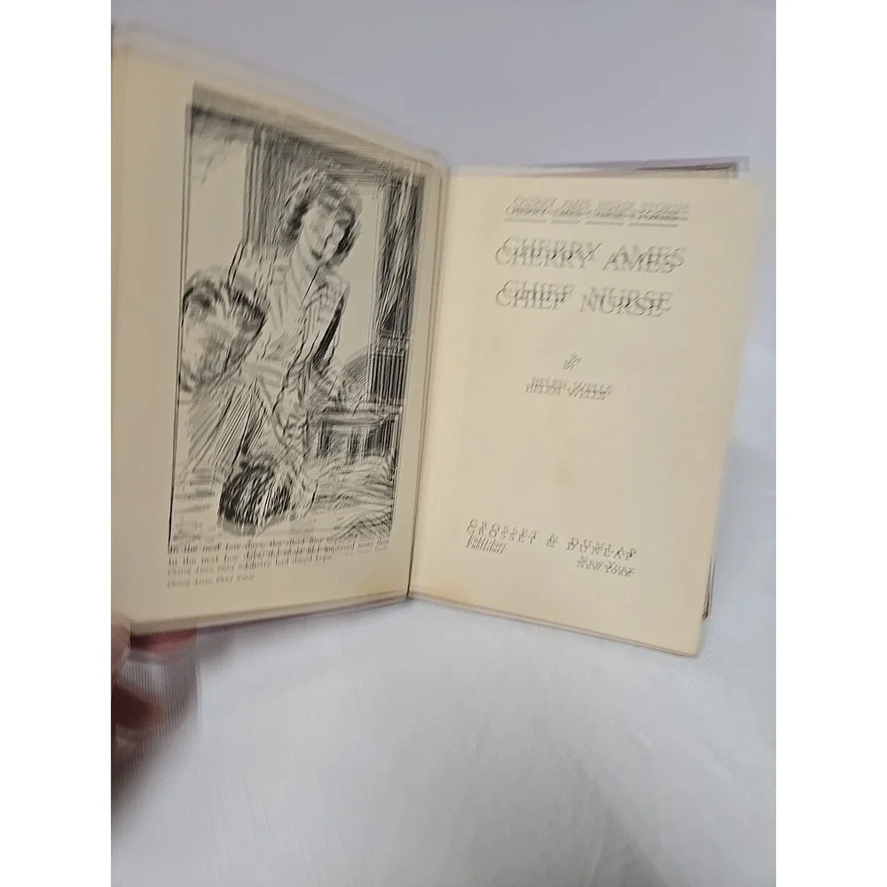 VTG WWII 1944 Cherry‎ Ames, Chief Nurse Hardcover by Helen Wells First Edition
